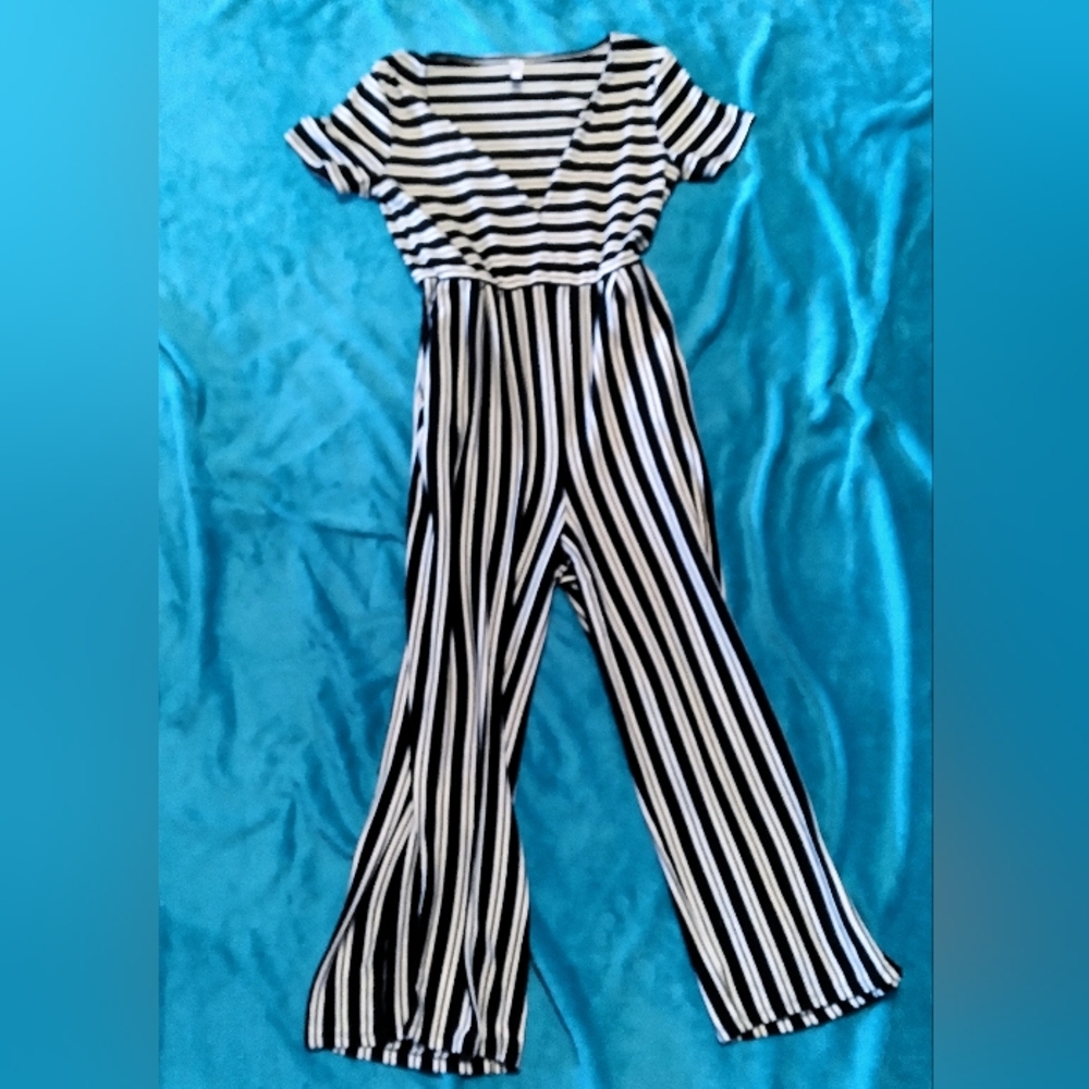 Stretchy curve hugging striped v-neck casual Xhiliration jumpsuit size small